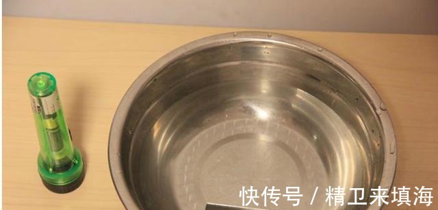 黑白石|厨房最常用却不值钱的“它”,把它放进装修后的新家,半个月去除致命甲醛!