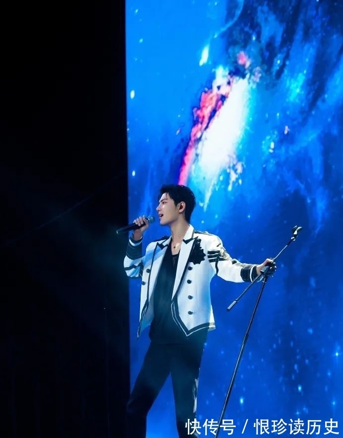 微博之夜|肖战阅读量月均突破百亿,成为2021年最受关注的偶像!