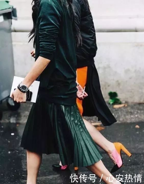 春天把这两种颜色穿在一起，你看起来又贵气又时髦，热巴都在穿