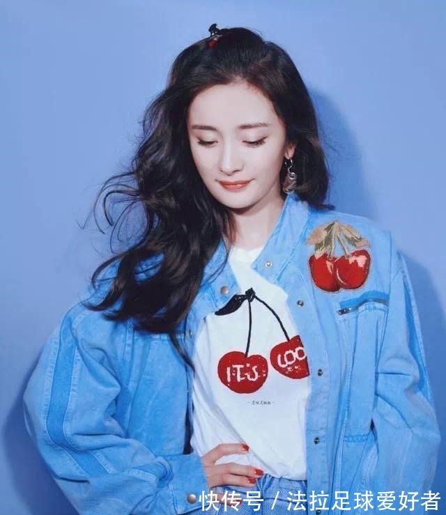 脸型|丸子头已经不流行了,现在流行男女通吃的“苹果头”,减龄显脸小!