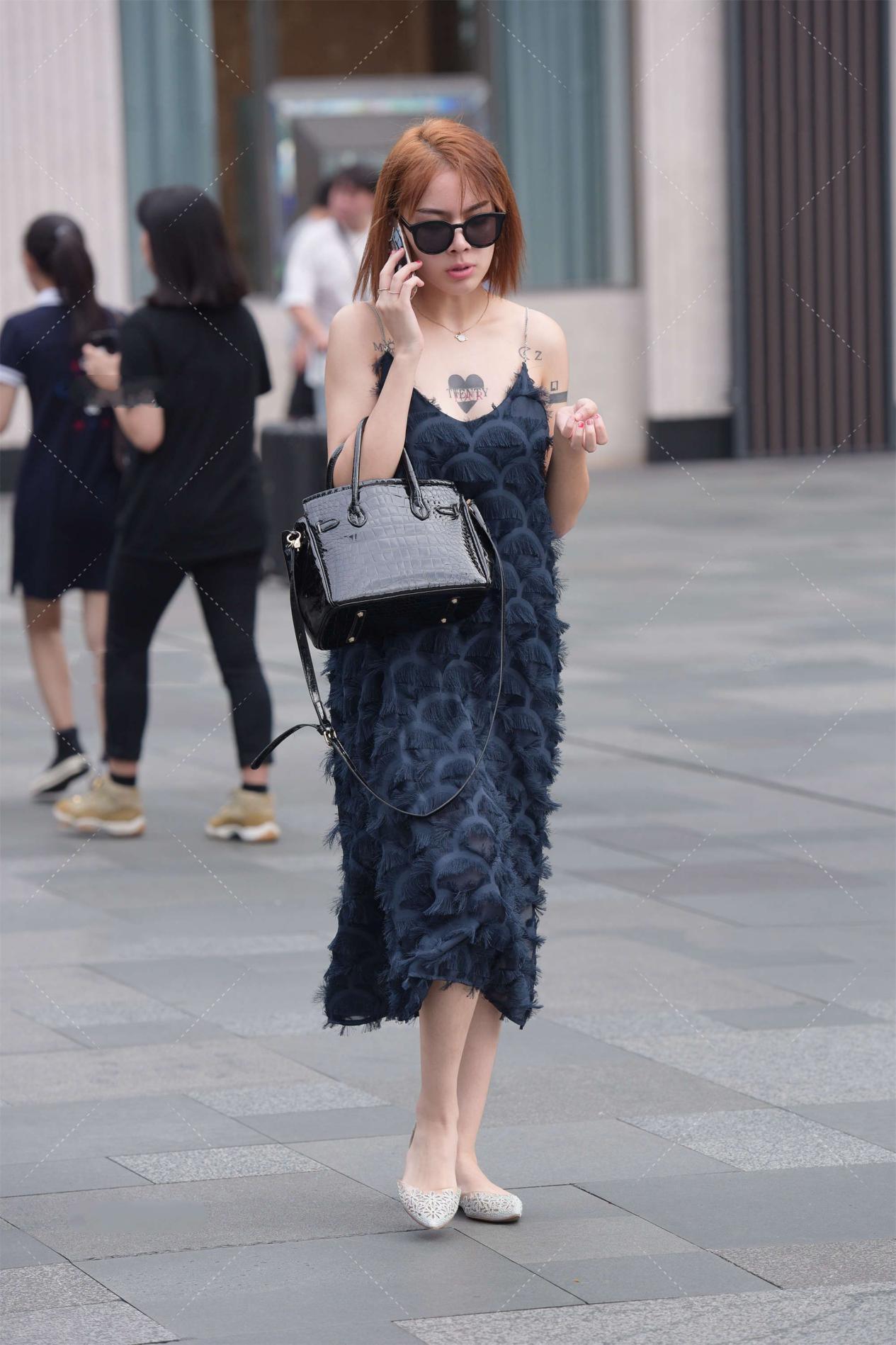 场合|黑色流苏羽毛裙, 一件衣服, 多种场合, 轻松穿出时尚感