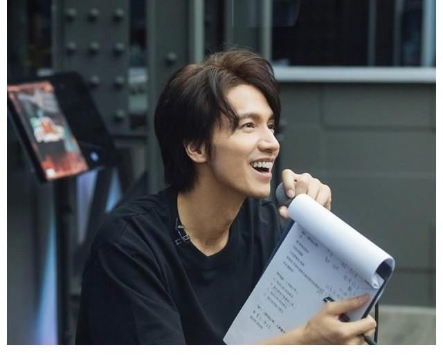 訓(xùn)練照|言承旭訓(xùn)練照曝光，44歲男神狀態(tài)清爽帥氣依舊，努力訓(xùn)練神情專注