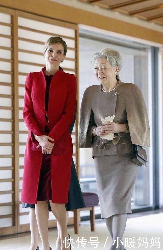 姐妹花|这朵西班牙姐妹花很少见,劳拉的蓝色连衣裙和她姐姐一样高