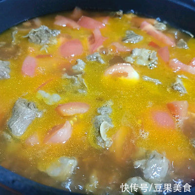 配着这盘牛肋条炖西红柿,米饭可以吃三大碗