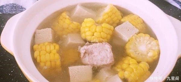 不管炖什么骨头汤,都别直接加水炖,多加这1步,汤汁浓白似牛奶!