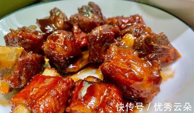 教程|家庭版红烧排骨的详细教程，香而不腻，好吃到吮指！