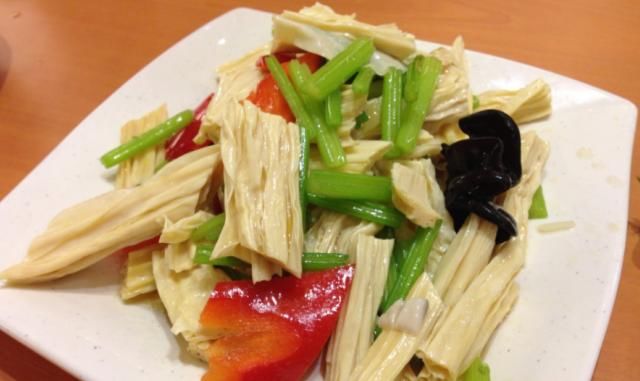 日常生活中的一种食物，是天然黄体酮，女人常吃养好子宫