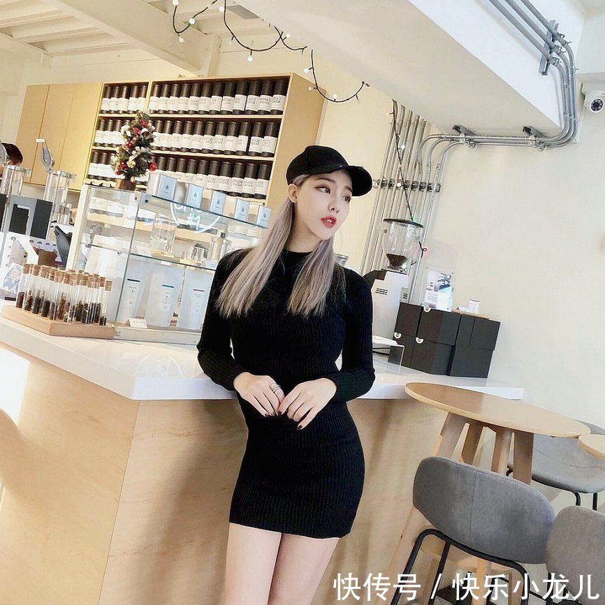 白皙稚嫩的瓜子脸,双眼迷媚有神,灿烂的笑容将人深深吸引