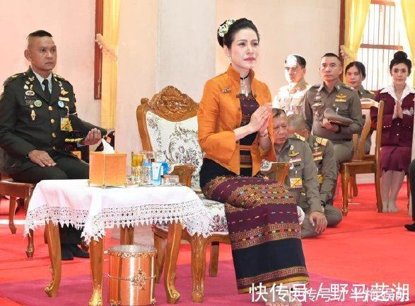 首饰|诗妮娜太好面子了!没有奢华项链不服输,自己用珍珠DTY也耀眼
