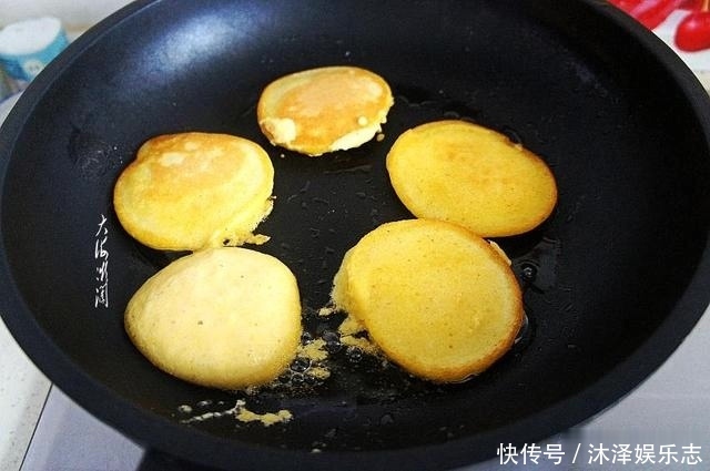  分钟|快手早餐饼，手不沾面10分钟上桌，松软香甜，常吃想长胖都难