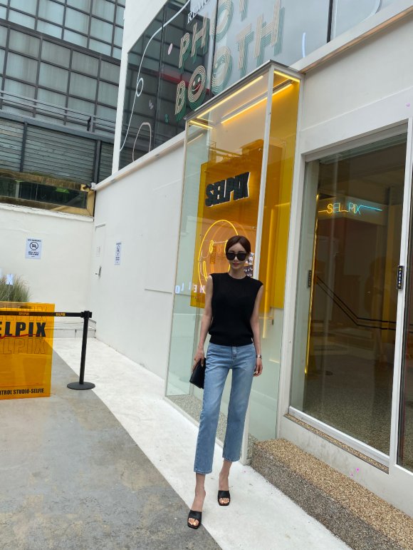 牛仔套装|孙允珠御姐型穿搭成熟撩人，针织套装和牛仔套装，哪款更性感?