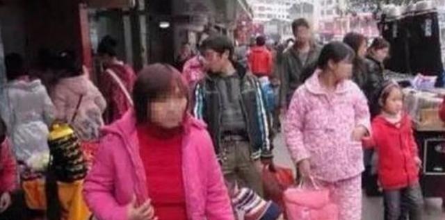 寒门|儿子质问妈妈:为啥别的妈都开车就你骑电动?宝妈回答堪称教科书