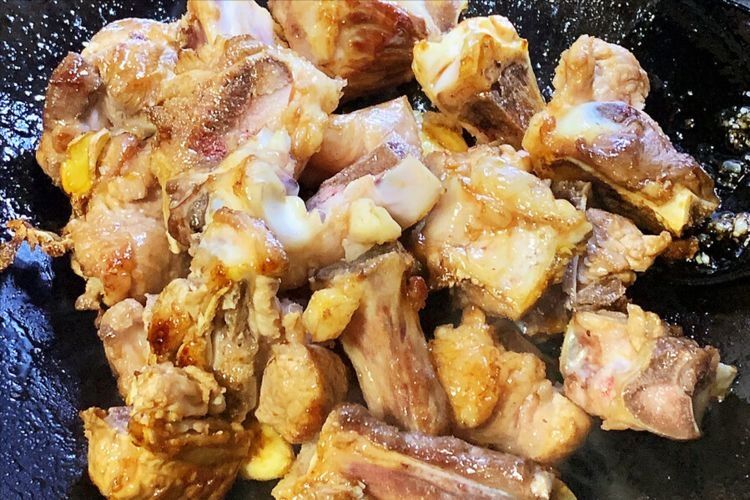 东北酱大骨,大厨分享独家做法,酱香浓郁软烂脱骨,大口吃真过瘾