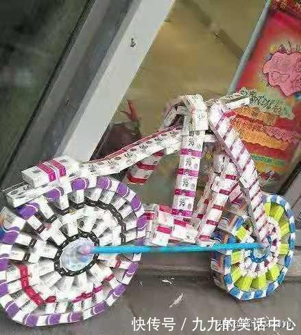 |幽默笑话:去饭店吃饭,结账时老板娘说什么也不要我的钱