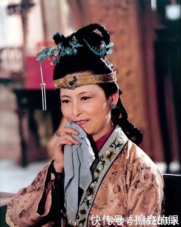 元春!人人唾弃的赵姨娘,凭借了不起的举动,迫使王夫人吃斋念佛