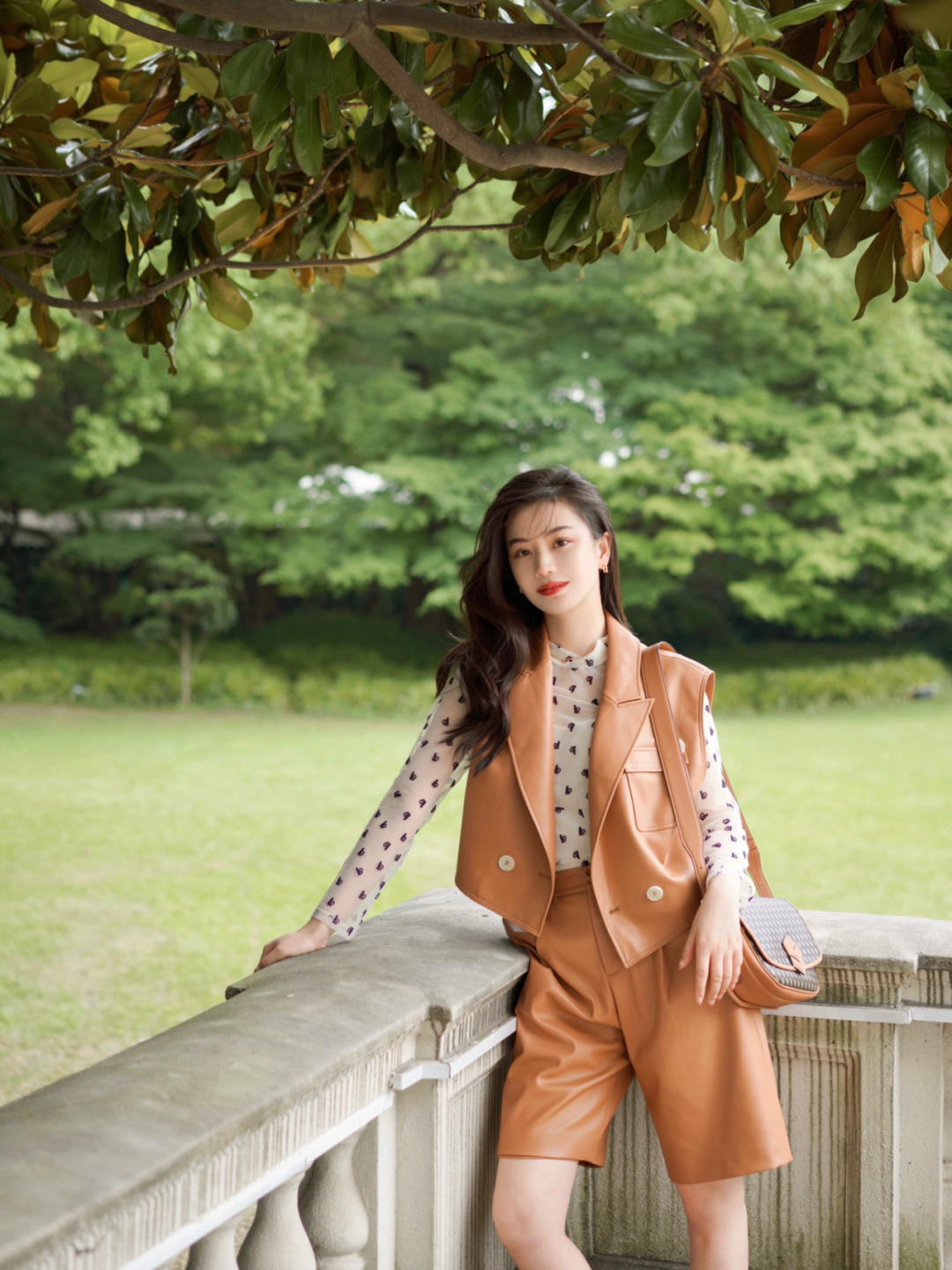 减龄|想要穿出少女感,不如试一试粉色衬衫+白色背带裤,穿起来元气十足!