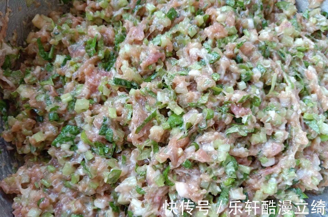 饺子|猪肉饺子配什么菜好吃教你5种不同搭配，香味扑鼻，好吃没腥味