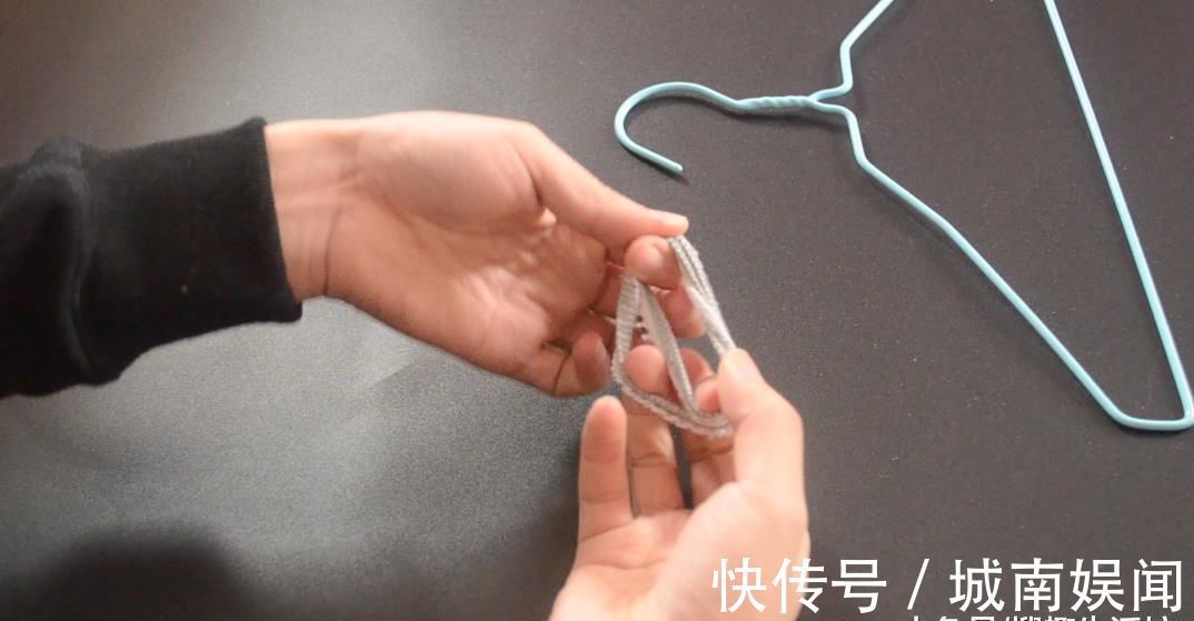 家庭|袜子剪一剪套在衣架上太实用了, 解决了很多家庭的困扰, 赶紧试试