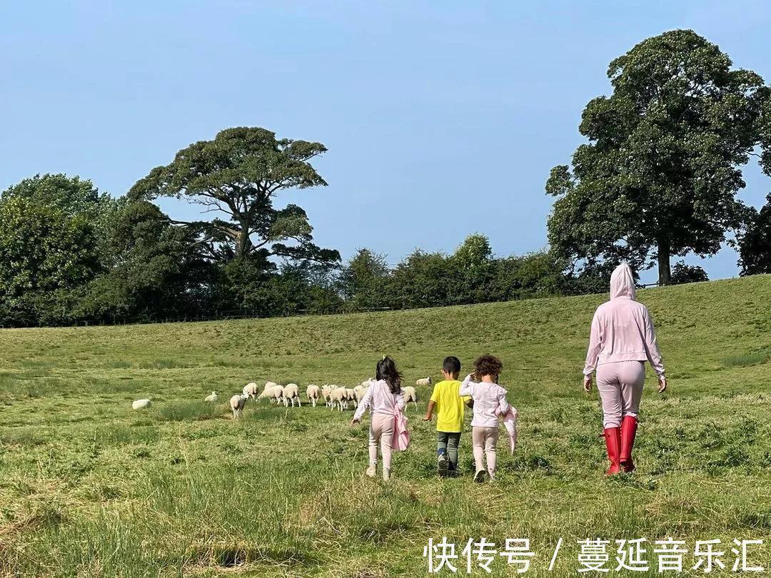 曼联|C罗携女友和孩子们边晒太阳边数绵羊,其乐融融,配文寓意深刻