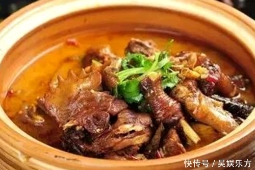 年夜饭桌上的几道美味菜,色香味俱全,家人吃得有滋有味