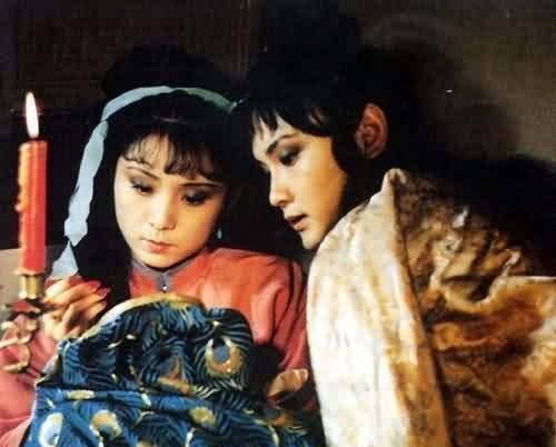 贾母!难怪只有晴雯会补雀金裘, 你看她的后台是谁!