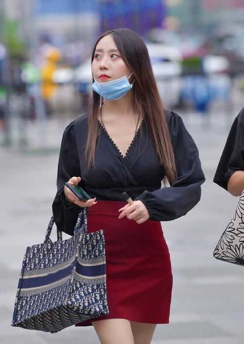 女生们|穿短裙的季节，选择它让你告别闷热，展现出优雅清爽的造型