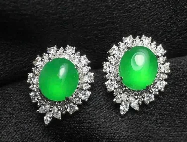 一颗翡翠蛋面凭什么这么贵？这才是真正的“色差一分价差十倍”