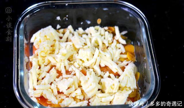 鲜甜软|早餐，媳妇就做了一个瓜，烤一烤，鲜甜软糯还能拉丝，孩子抢着吃