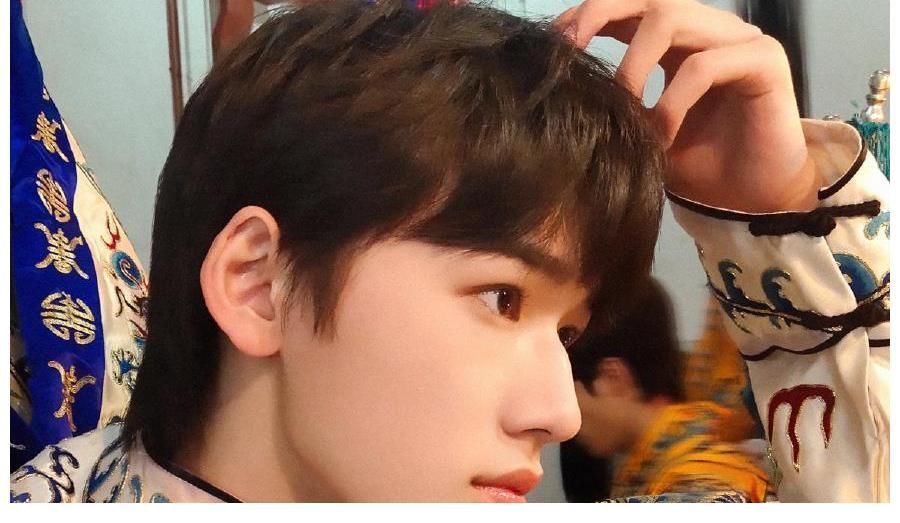 新锐艺人热度榜:宋亚轩断层第一,刘雨昕名次下滑,而他让人意外