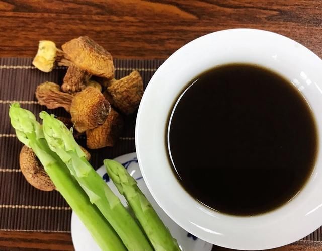 血液稠,血管硬,养成3个习惯,学会2个动作,冲净血栓,通血管