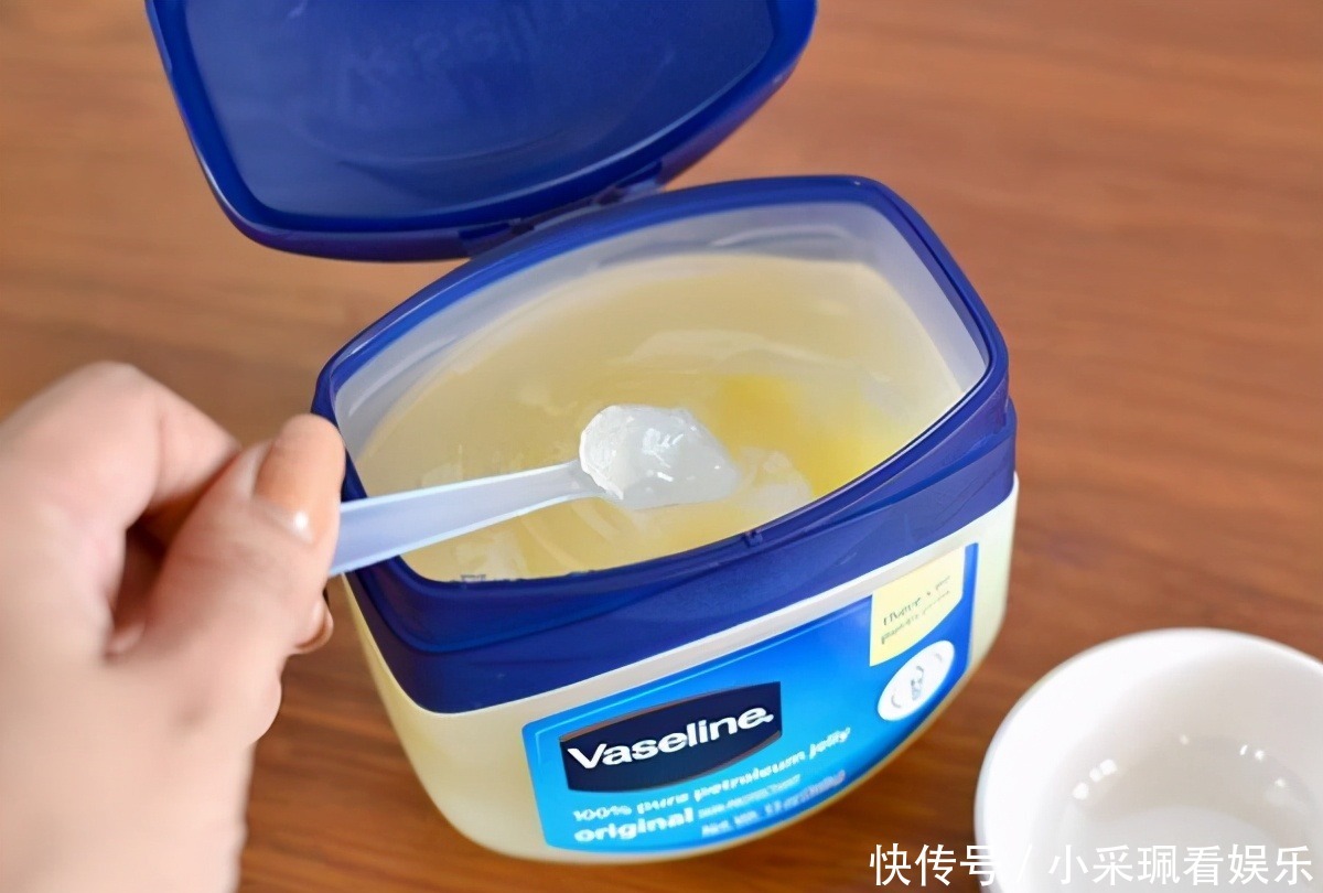 喷了香水但出了门就没有“味道”？教你简单的技巧改善“迎风散”