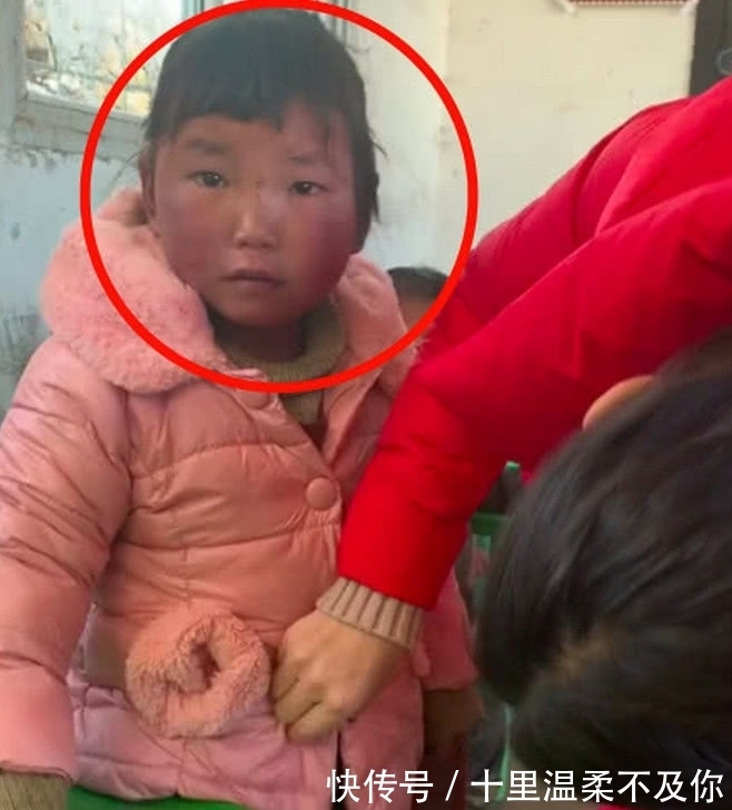 进城|妈妈进城打工2年回乡，回家孩子抬头的瞬间，妈妈愧疚极了