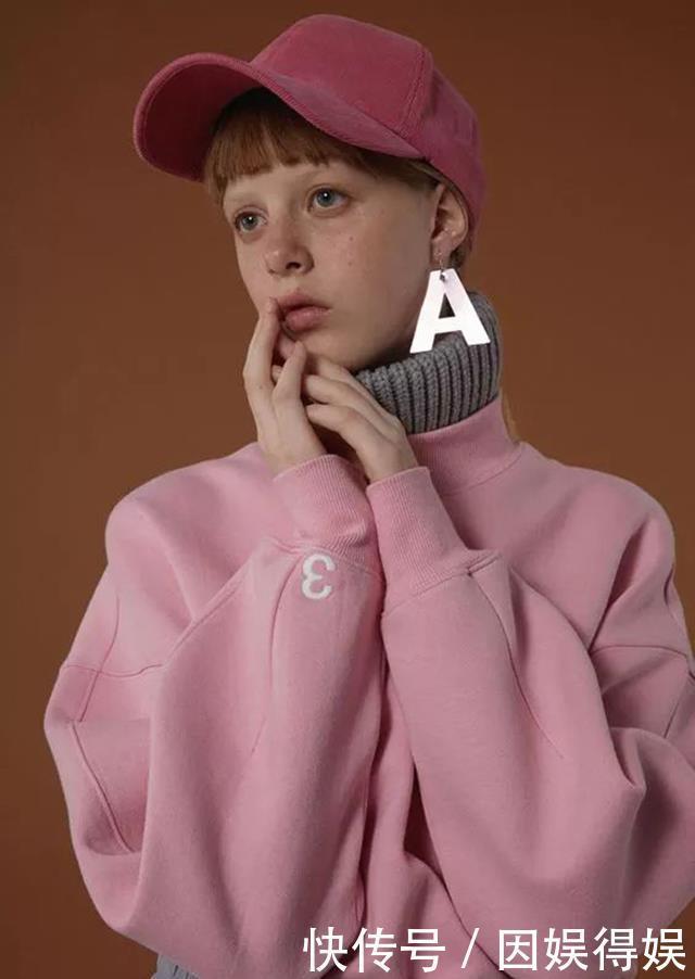 买卫衣就要挑这3个“经典款”，时髦又百搭，穿个十年都不过时！