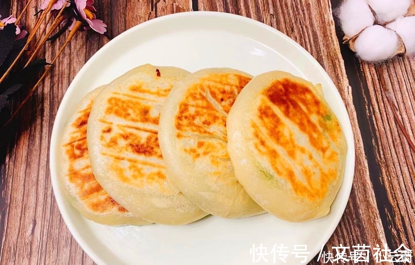 胡大厨|做韭菜盒子时，直接和面是大错特错！少了1步，难怪皮又硬又厚