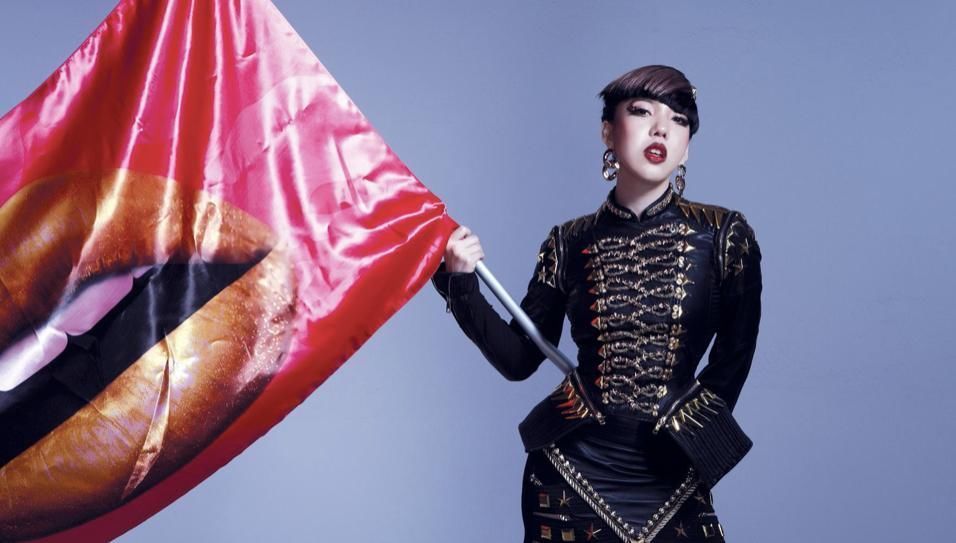 快男|从1.3亿代言费到县城卖唱,“消失”2年的吴莫愁,到底得罪了谁?