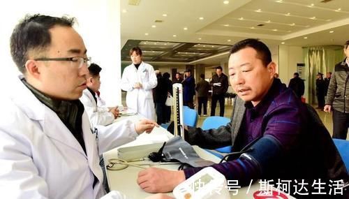 中老年人|测血压时高压正常低压高说明什么？高压与低压哪个偏高才更严重？