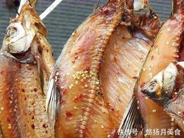  鱼肉|腌腊鱼，别直接抹盐！大厨教你2招，鱼肉鲜香入味，放再久不变质