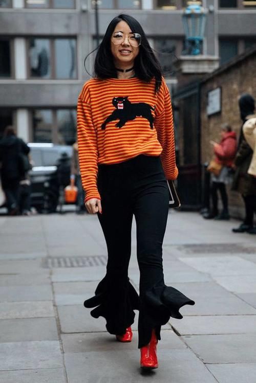 今年春天火了一种穿法，叫：“毛衣＋喇叭裤”，复古时髦有女人味