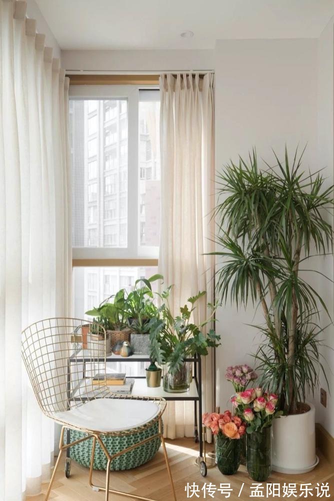 阳台|别在阳台装推拉门了,占地还不耐用!这样装立马让你家多出10平米