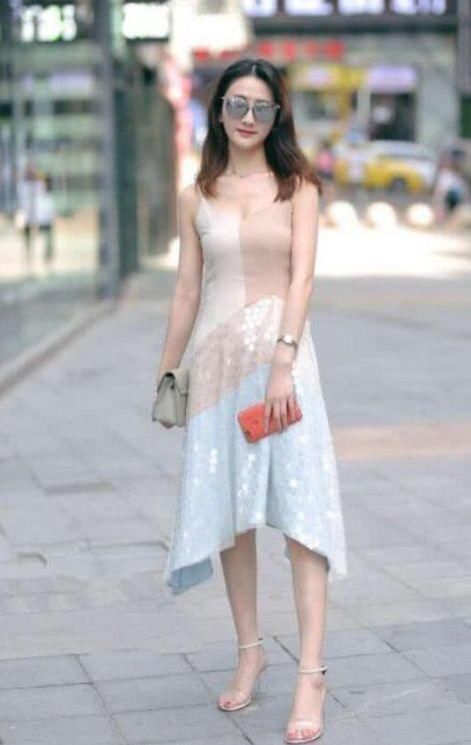  性感|路人街拍，性感可爱的小姐姐，时尚迷人魅力足十分显档次