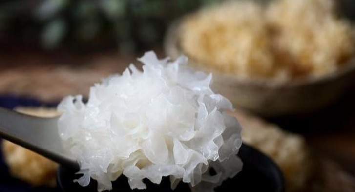 为啥银耳怎么煮都不出胶?有2点很关键,教你做法,出胶快又多