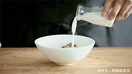 3種“假牛奶”不要再喝了！沒營養還浪費錢，不少人還成箱買