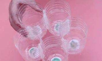 塑料瓶|把5个塑料瓶粘在一起,放进厨房超实用,10个人9个人都需要