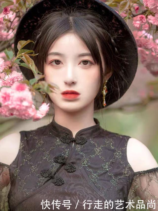 洛丽塔圈子最近很流行“鱼鳞裙”,不仅优雅高贵,还很显温柔气质