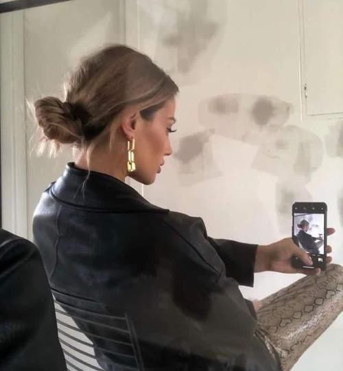 波纹|放弃你的“黑长直”吧,今年流行这3款“发型”,显嫩又能显脸小