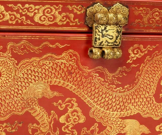 明永乐年间的古董经匣,红漆底戗金龙纹,属于皇室一级宝贝