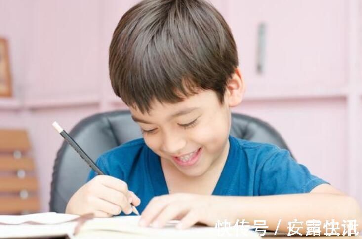 琳琳|孩子睡醒后的行为,寓意着孩子“智商高”,哪怕占了一个也很好