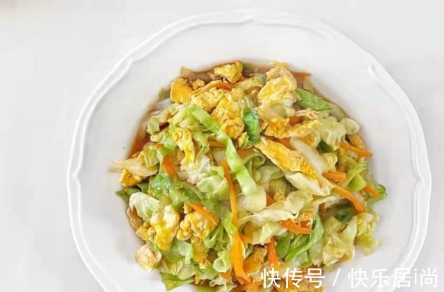 最近孩子迷上吃它,这三样搭配炒一锅,清淡解油腻,对视力有帮助!