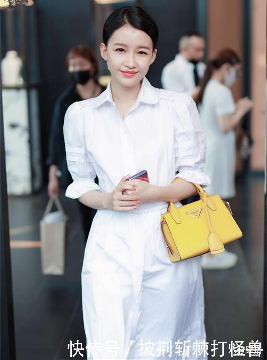 26岁孙怡真会打扮!穿白色衬衫连衣裙清新脱俗,美成初恋女友模样