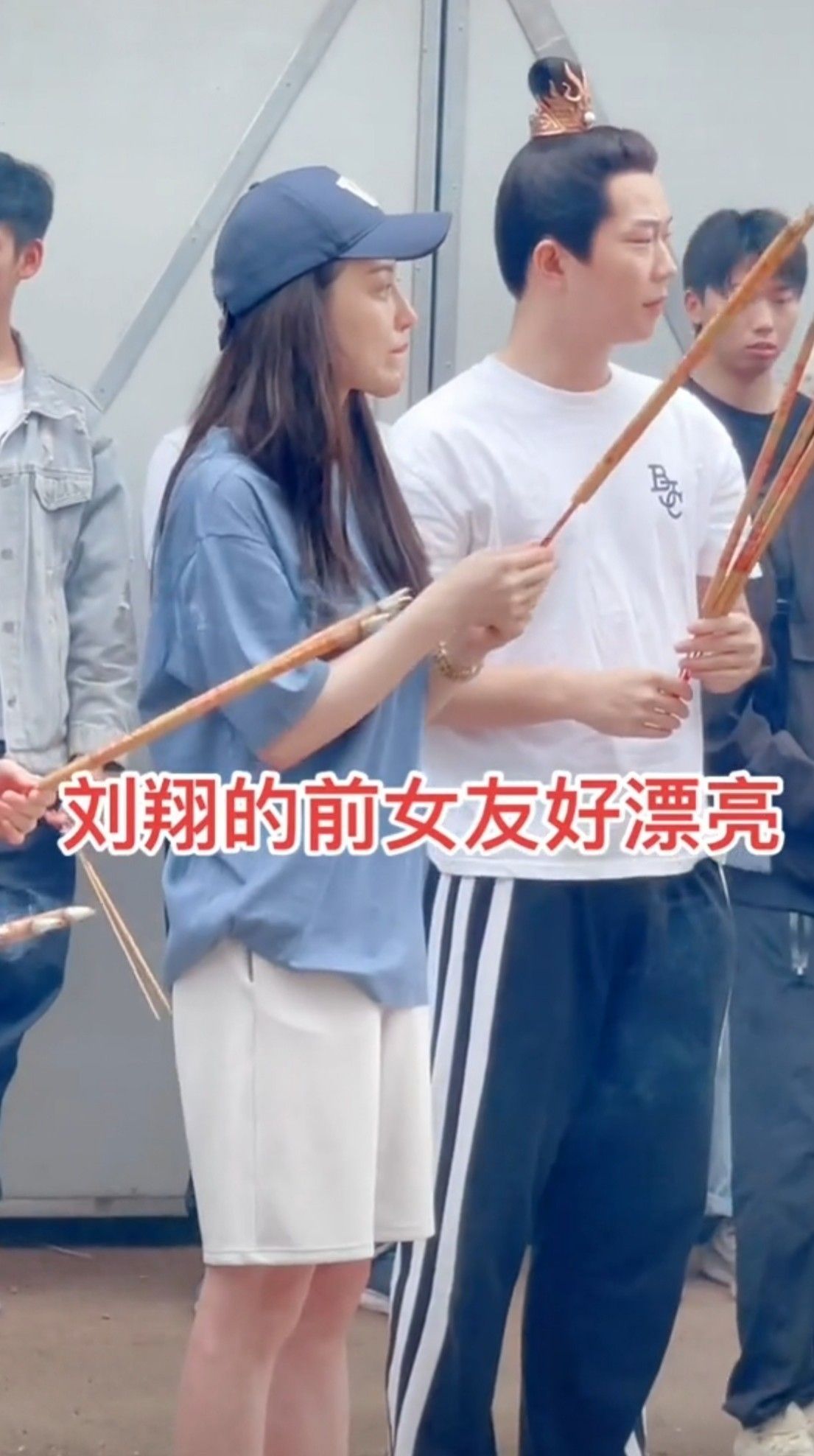 紧身衣|刘翔前女友素颜好漂亮,大长腿也很抢镜,但气质真不如吴莎清纯!